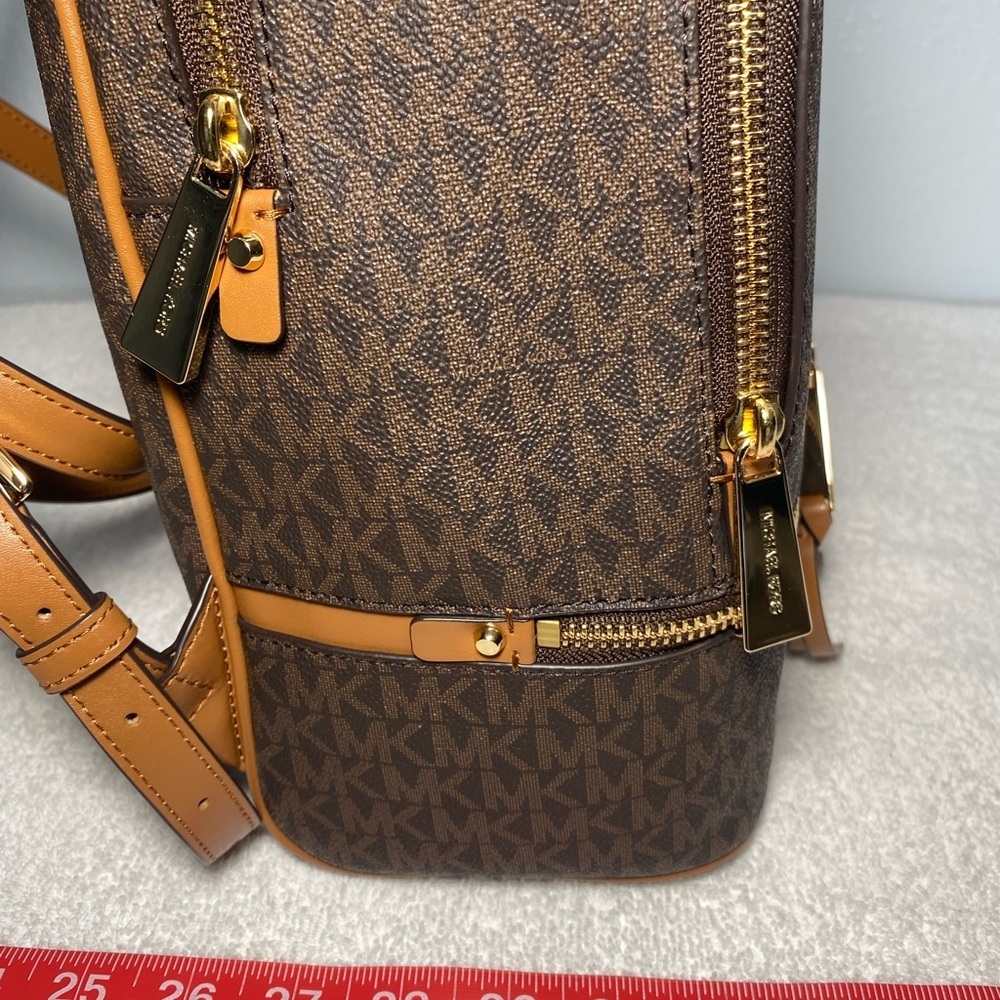 NWT Michael Kors Rhea medium backpack - Picture 5 of 12